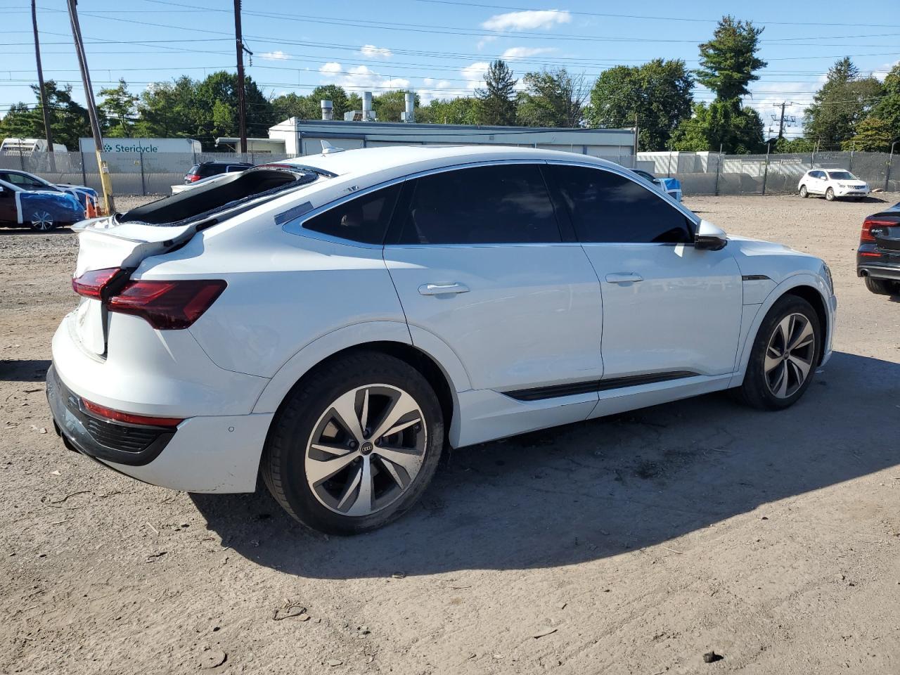 2024 AUDI Q8