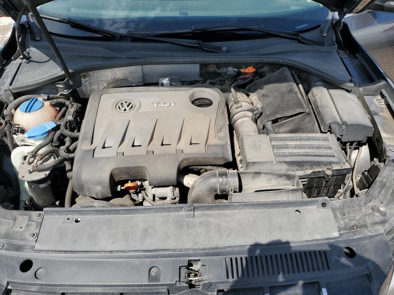 2013 VOLKSWAGEN Passat