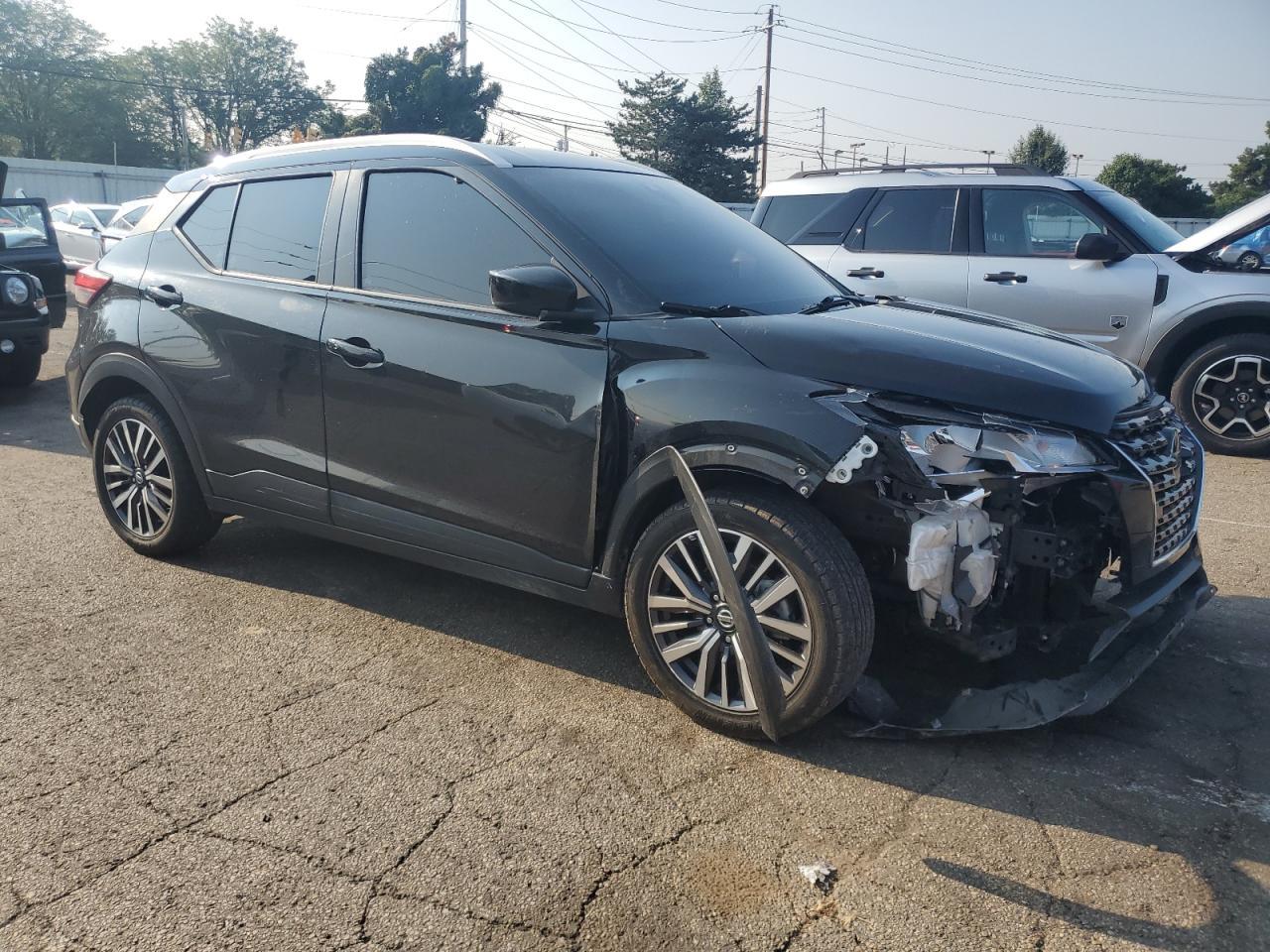 2021 NISSAN KICKS