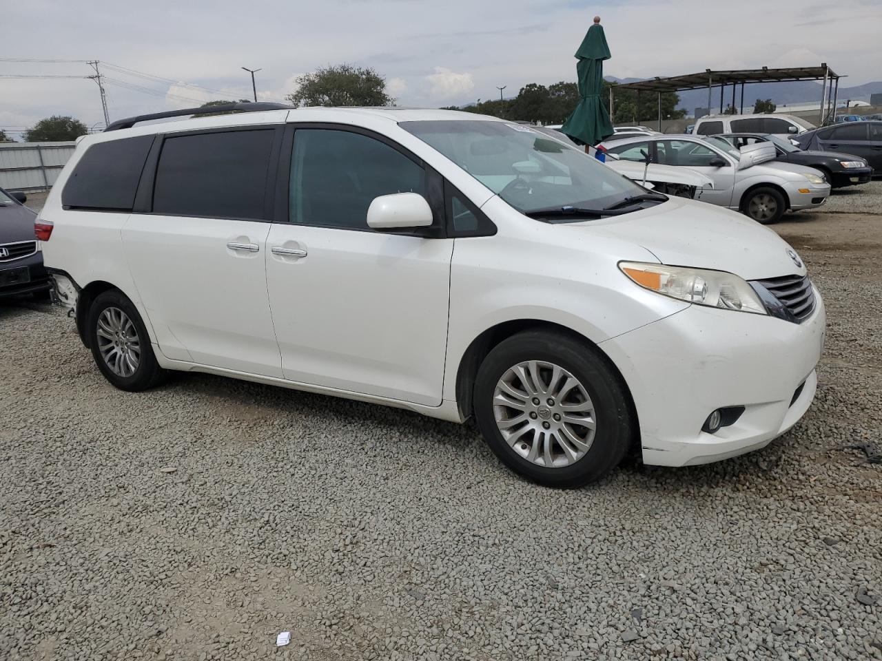 2015 TOYOTA SIENNA