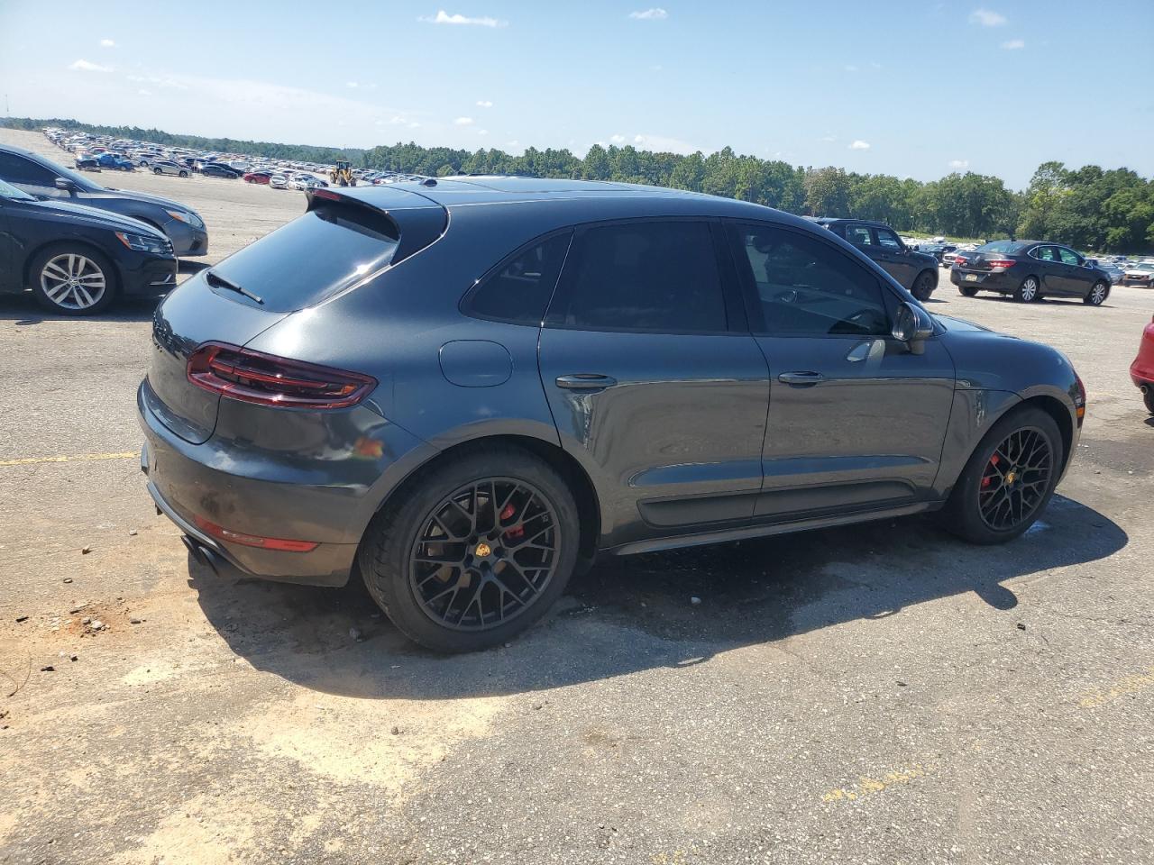 2017 PORSCHE Macan