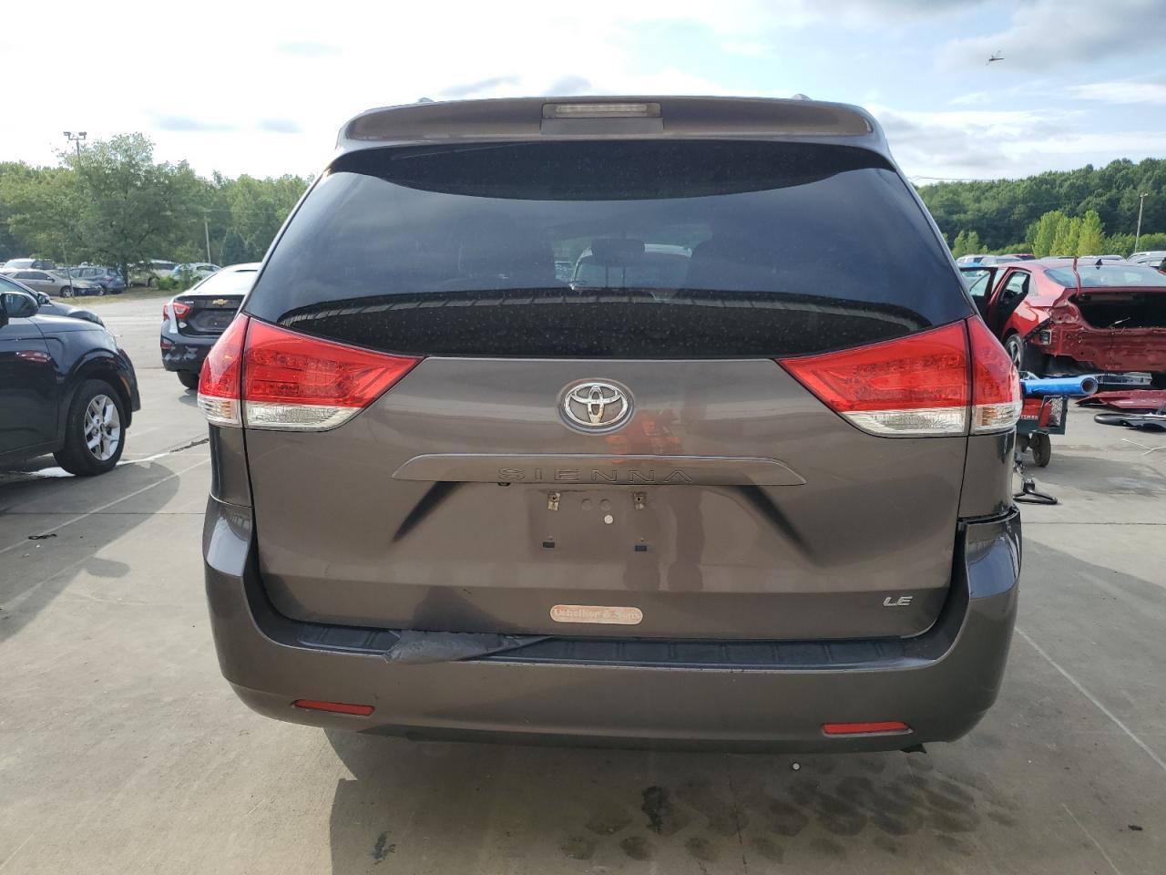 2013 TOYOTA SIENNA