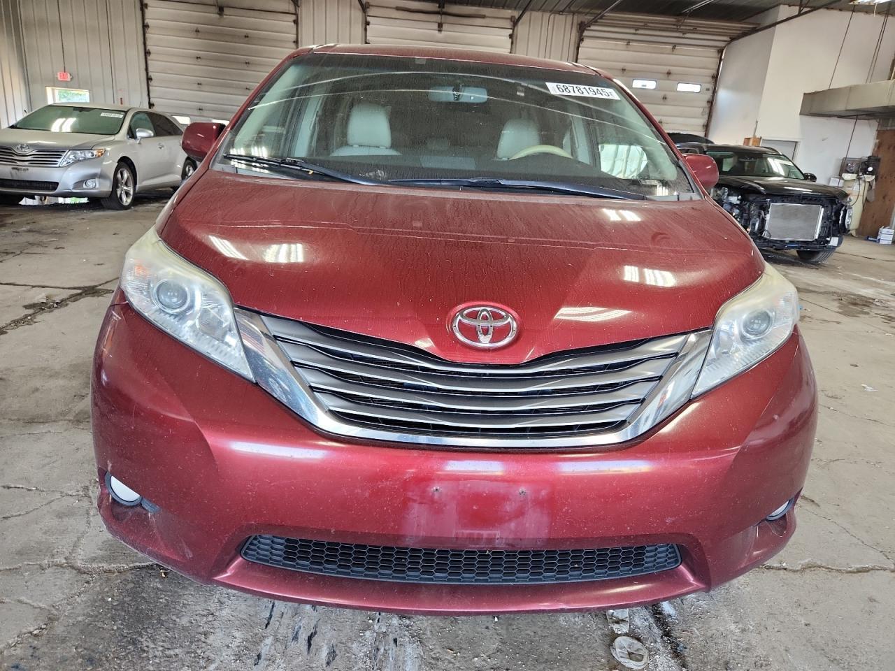 2013 TOYOTA SIENNA
