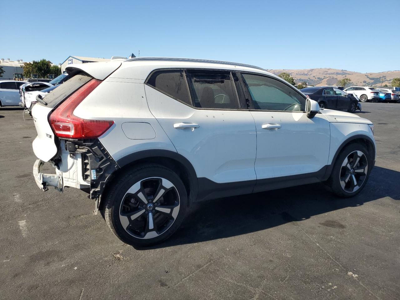 2019 VOLVO XC40