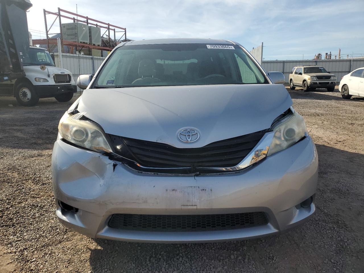 2014 TOYOTA SIENNA