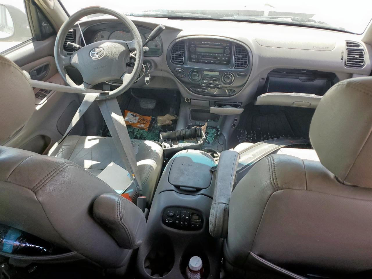 2004 TOYOTA Sequoia
