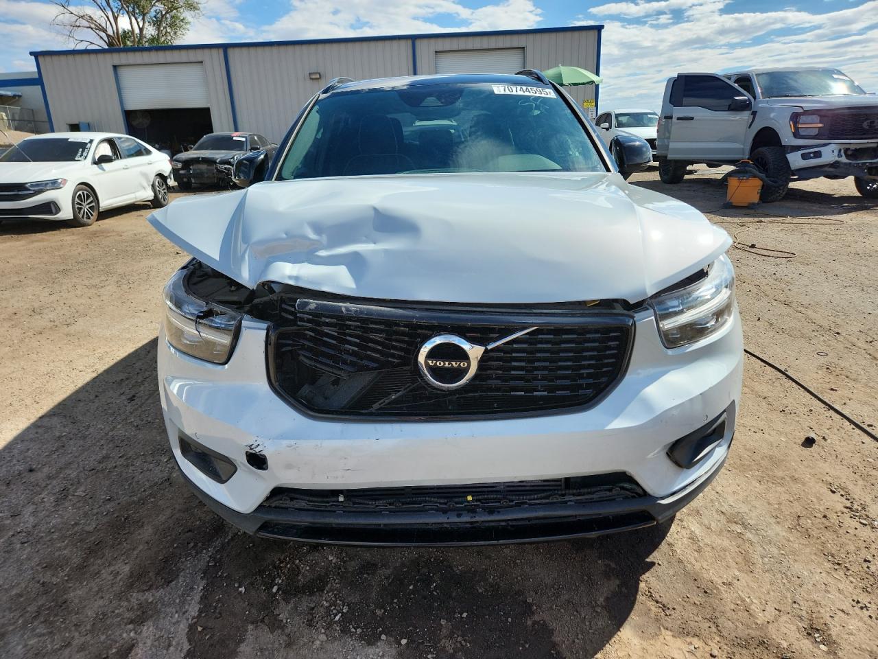 2021 VOLVO XC40