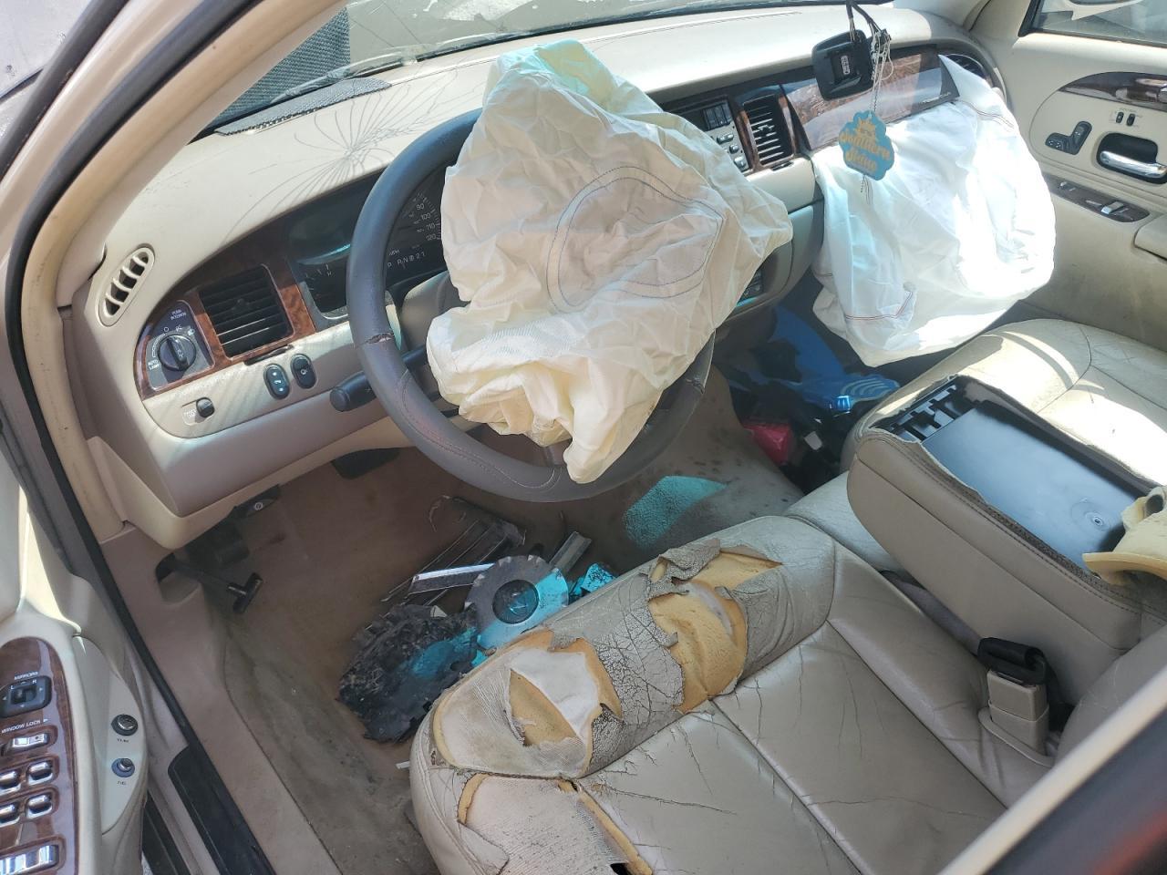 2001 LINCOLN Town Car