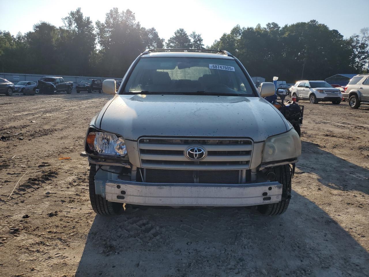 2004 TOYOTA HIGHLANDER