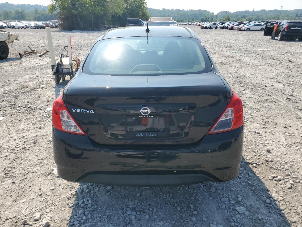 2015 NISSAN VERSA