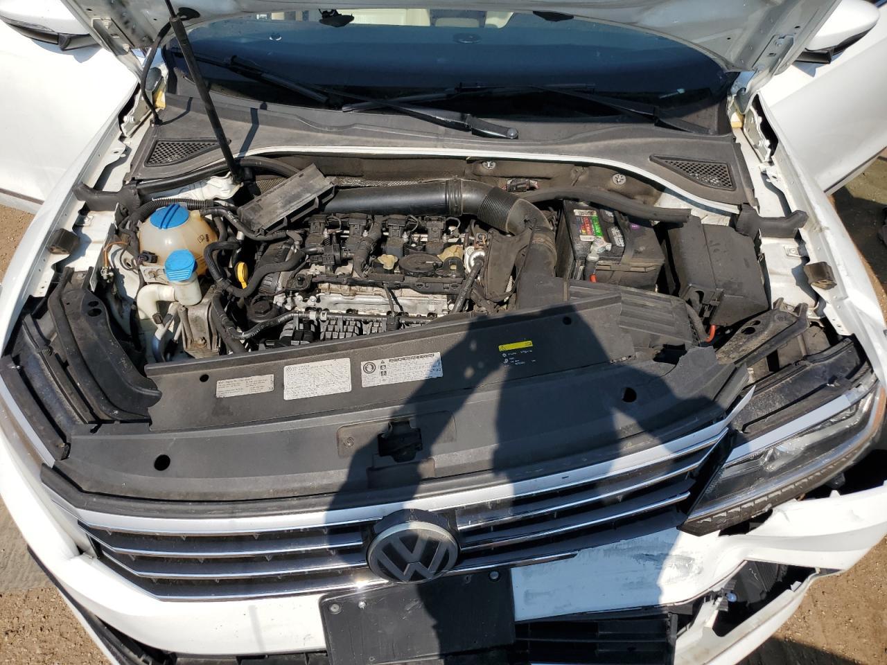 2016 VOLKSWAGEN Passat