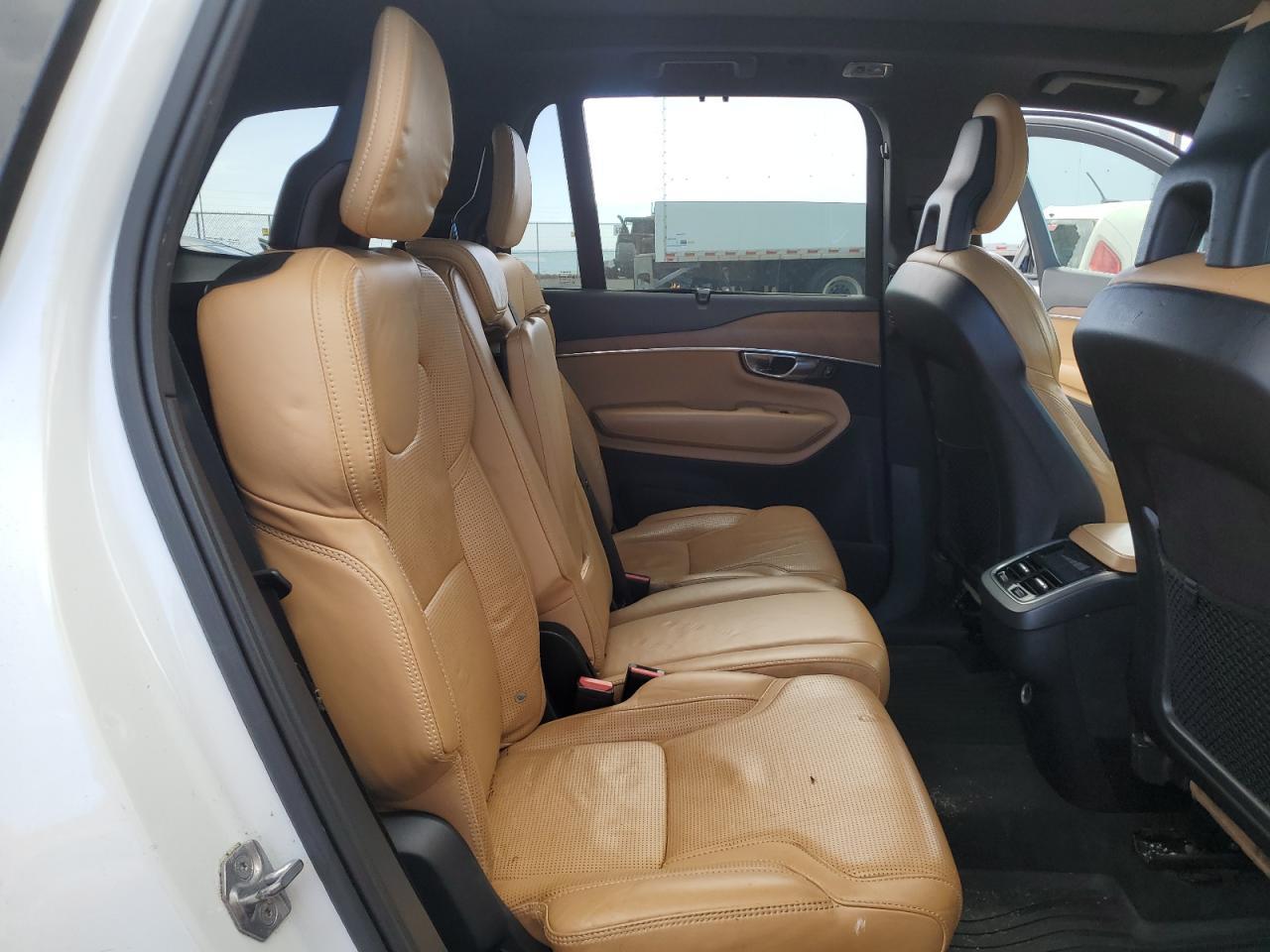 2017 VOLVO XC90