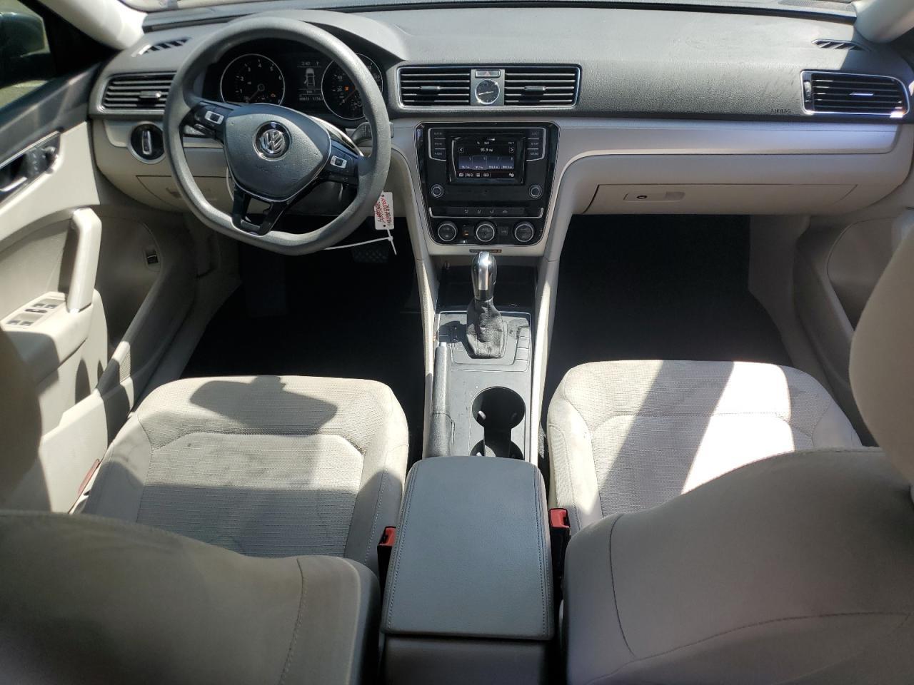2016 VOLKSWAGEN Passat