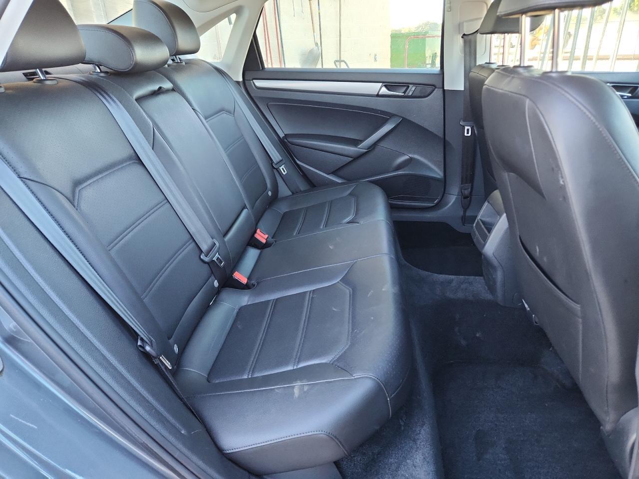 2015 VOLKSWAGEN Passat