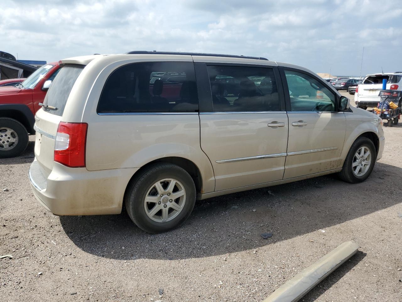 2013 CHRYSLER Town & Country