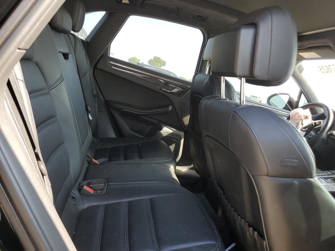 2015 PORSCHE Macan