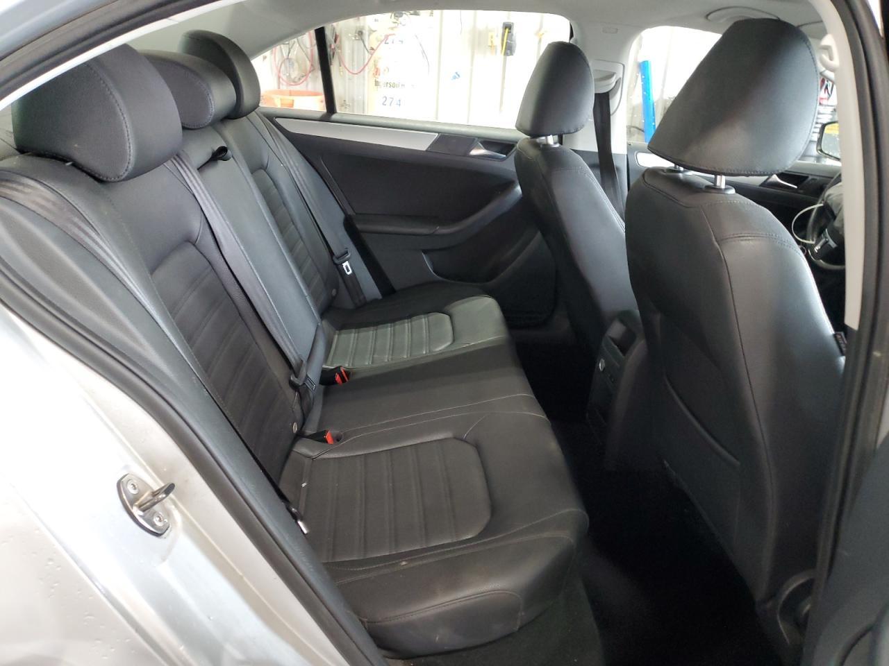 2011 VOLKSWAGEN JETTA