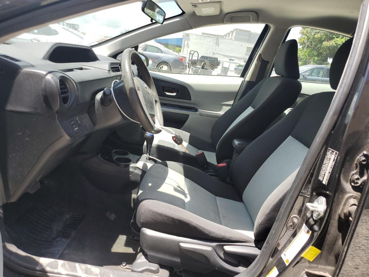 2013 TOYOTA Prius c