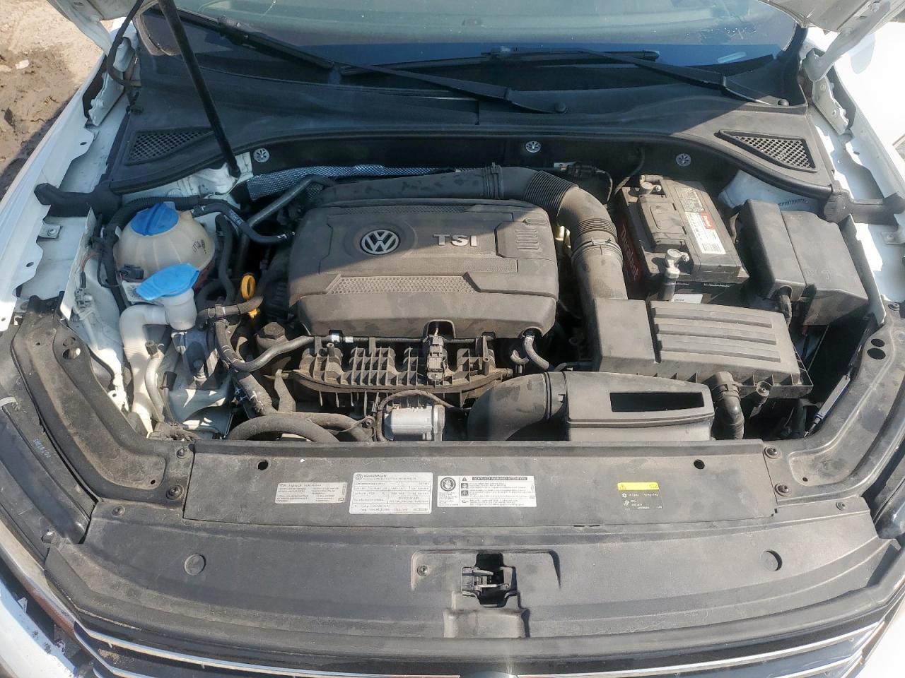 2017 VOLKSWAGEN Passat