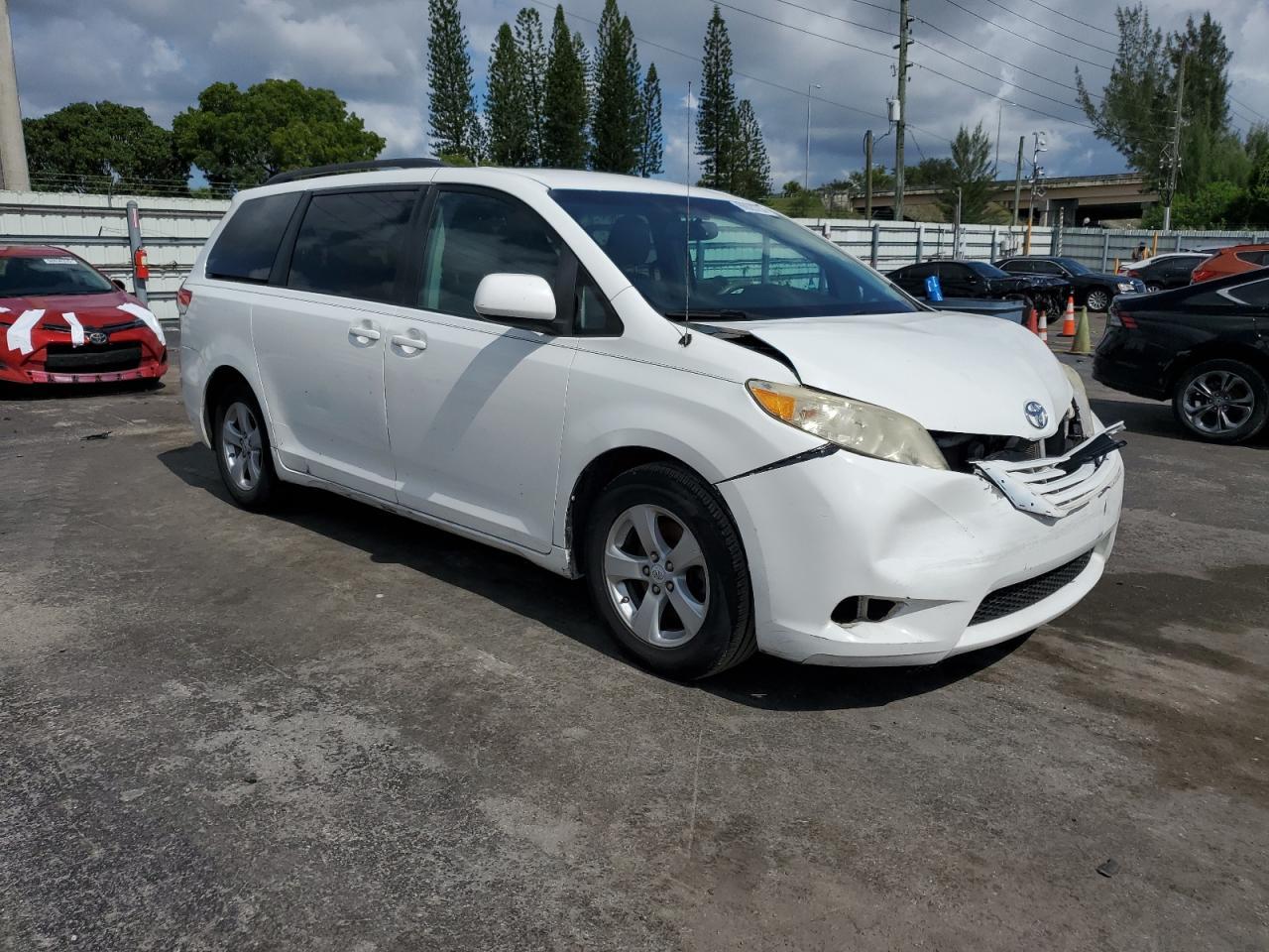 2012 TOYOTA SIENNA