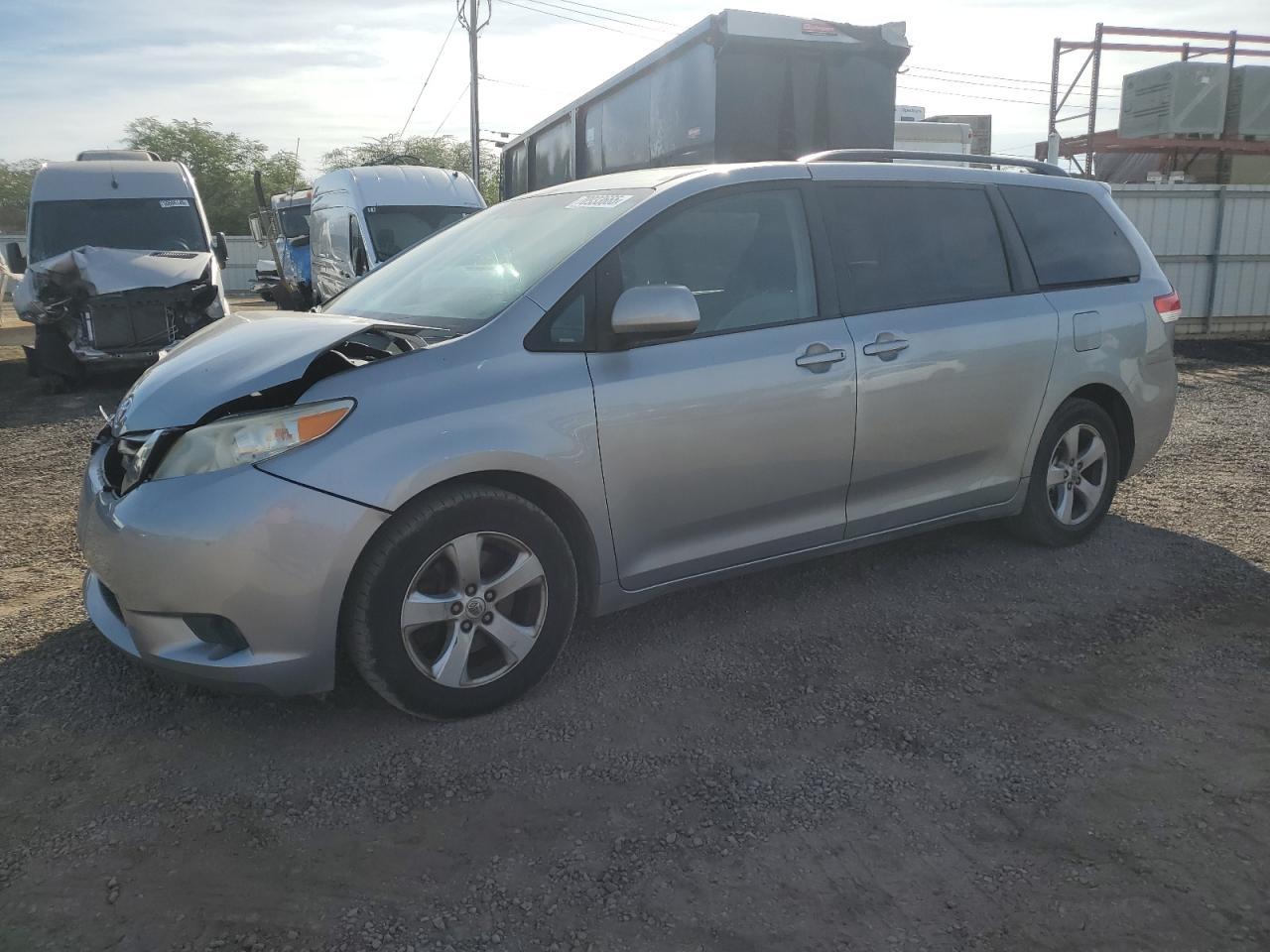 2014 TOYOTA SIENNA