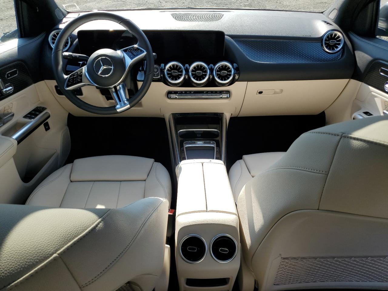 2025 MERCEDES-BENZ GLA-Class