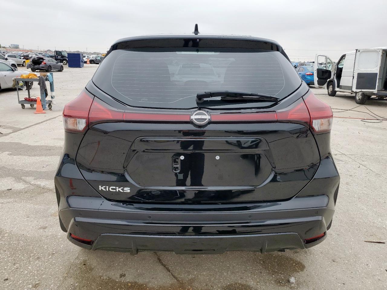 2025 NISSAN KICKS