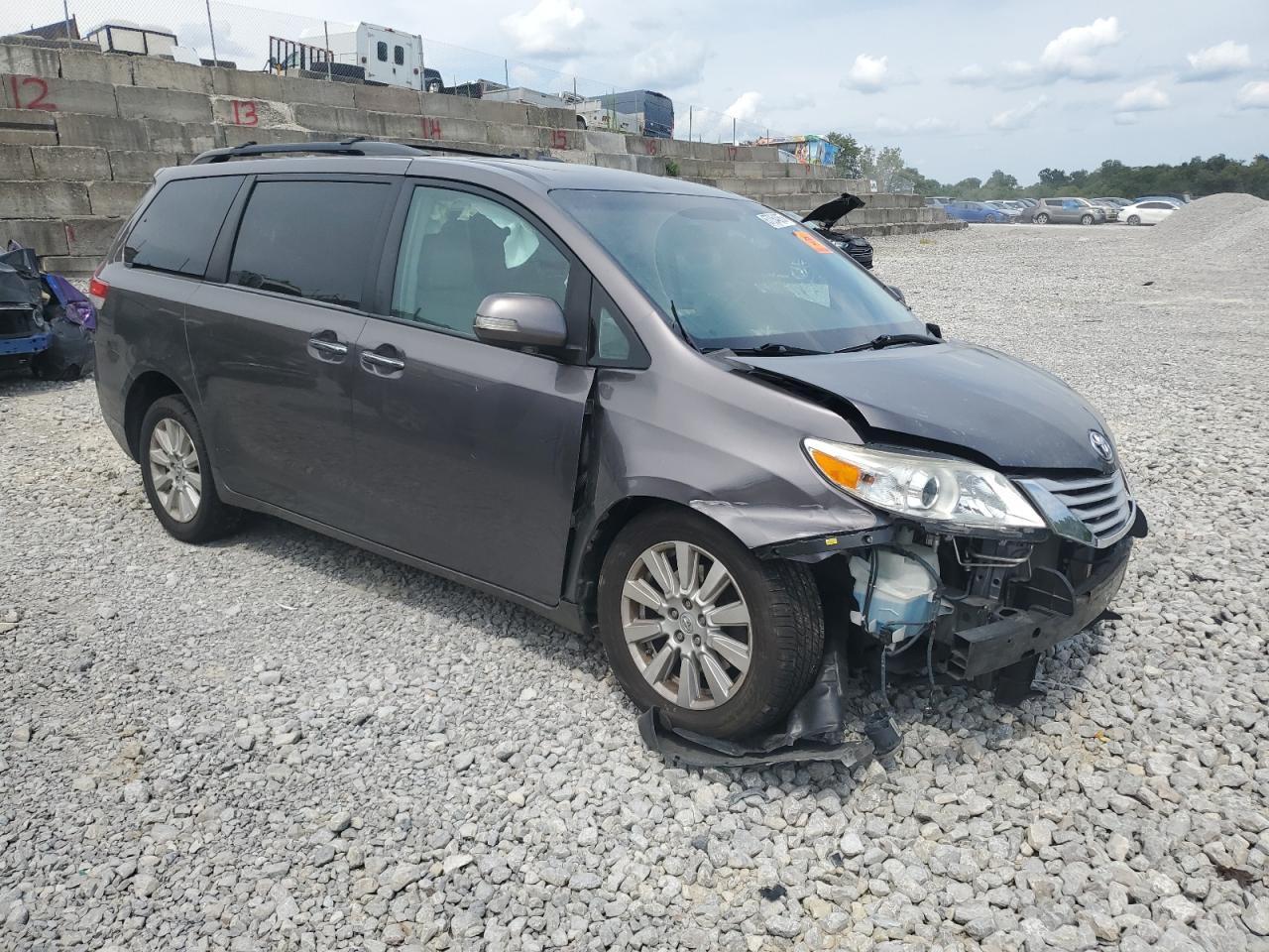 2013 TOYOTA SIENNA