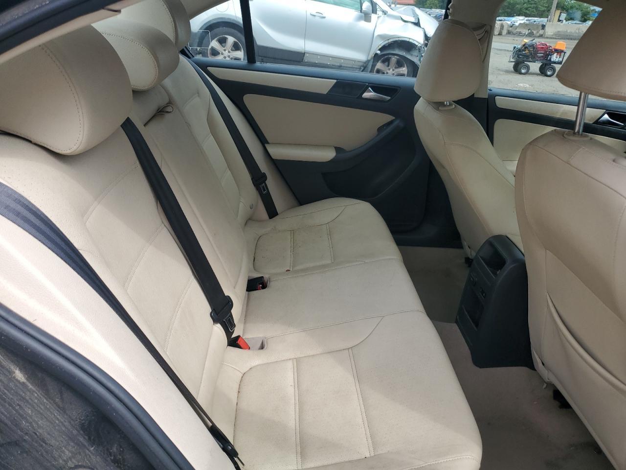 2012 VOLKSWAGEN JETTA