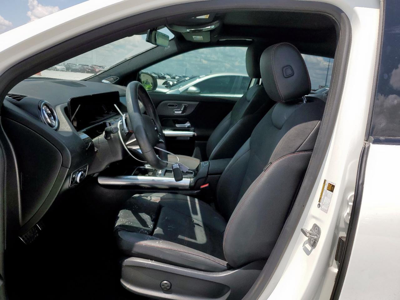 2024 MERCEDES-BENZ GLA-Class