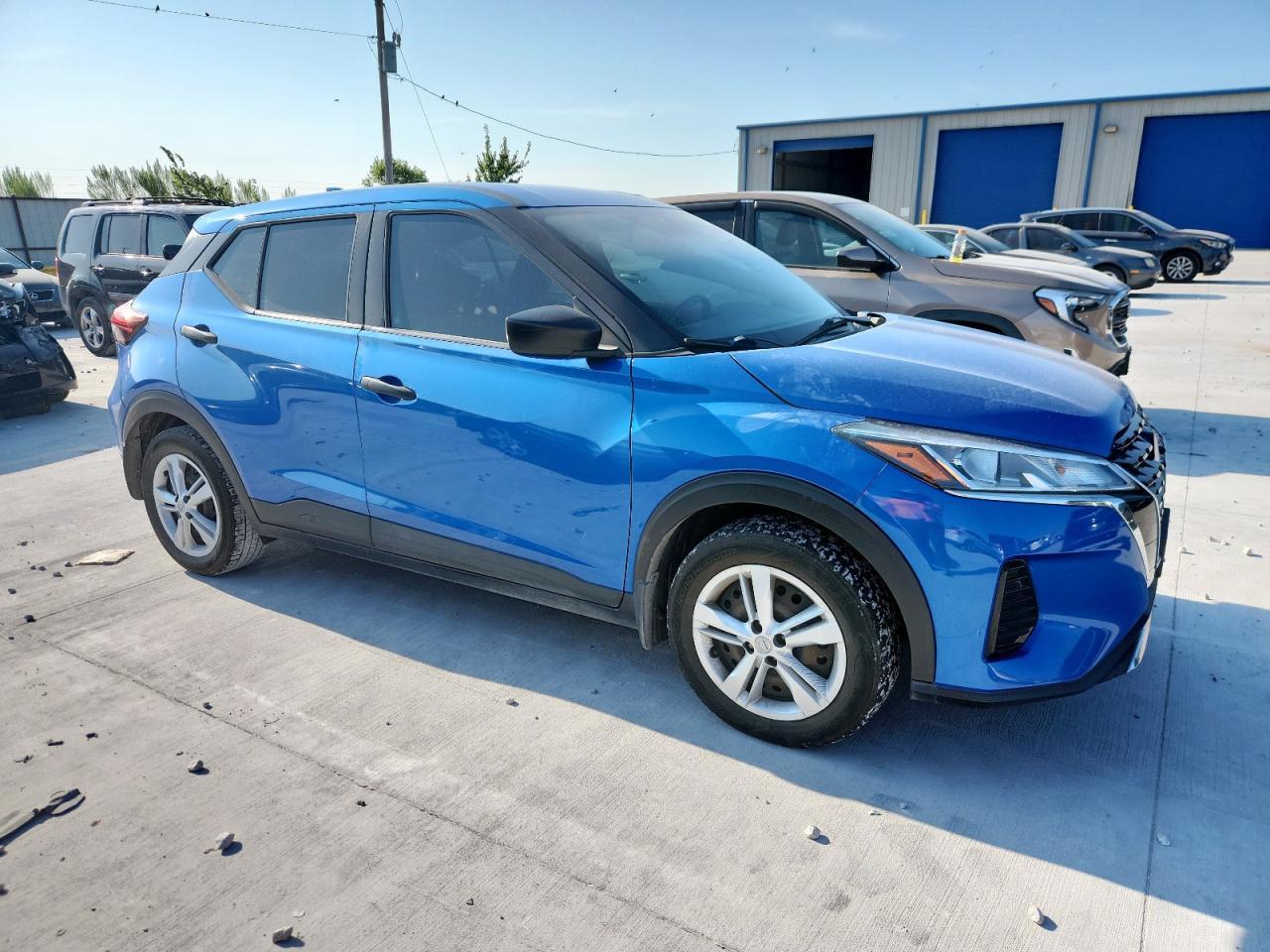 2022 NISSAN KICKS