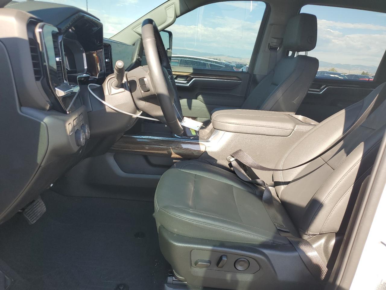 2025 CHEVROLET Silverado