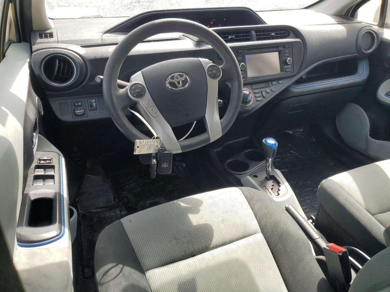 2013 TOYOTA Prius c