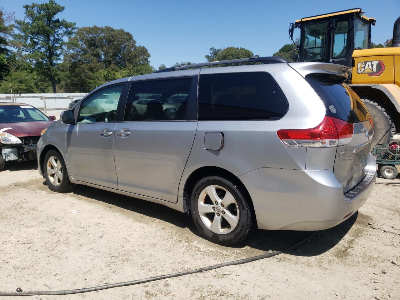 2012 TOYOTA SIENNA