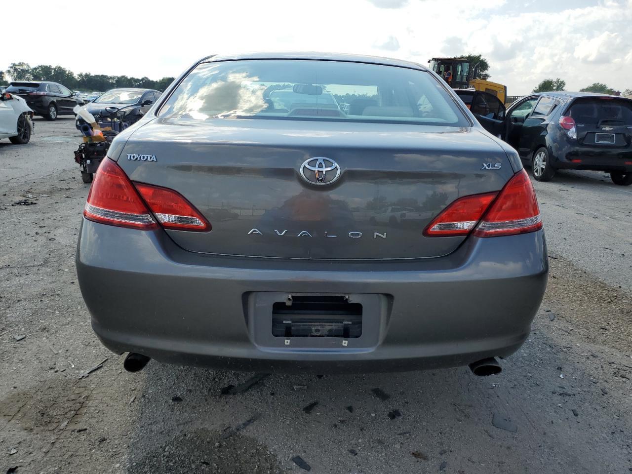 2006 TOYOTA Avalon