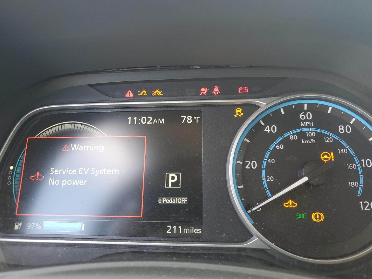 2025 NISSAN LEAF