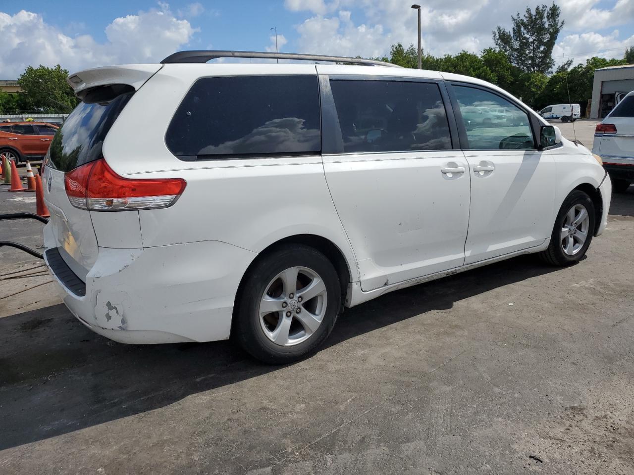 2012 TOYOTA SIENNA