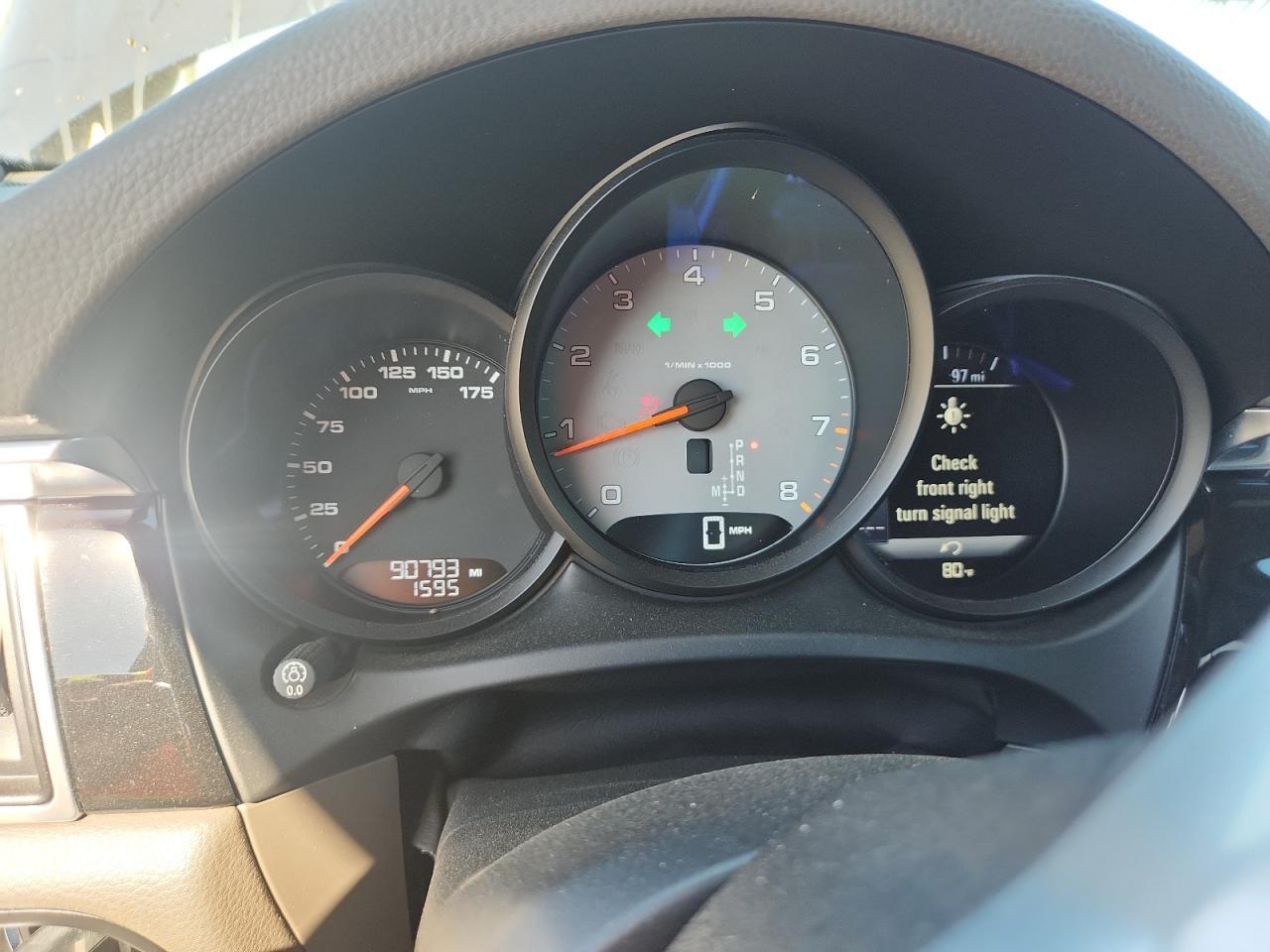 2017 PORSCHE Macan