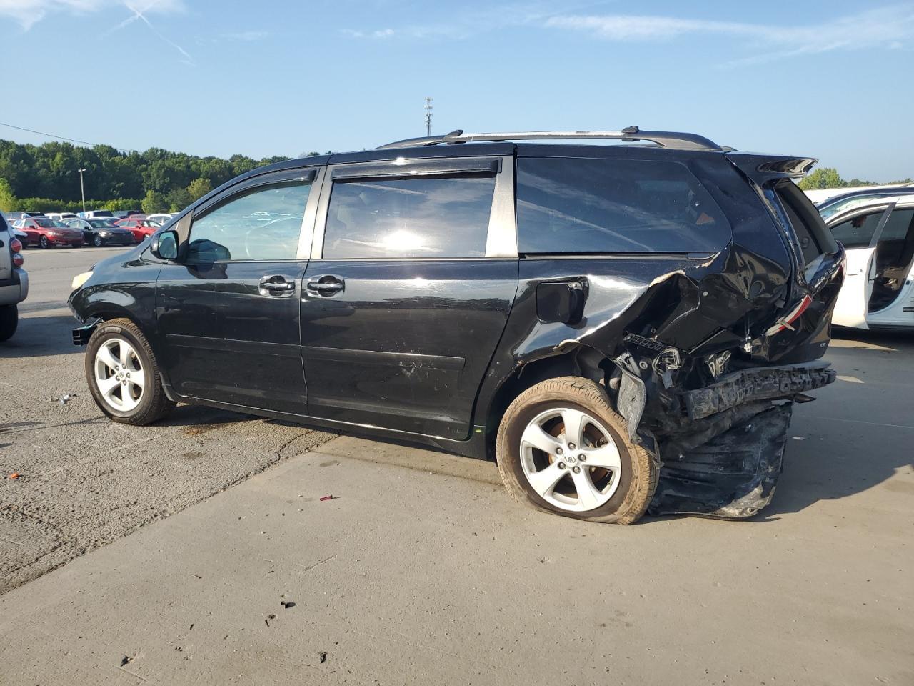 2011 TOYOTA SIENNA