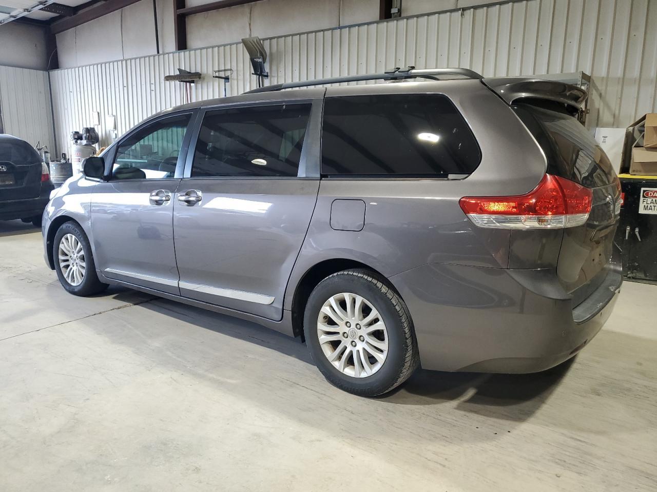 2014 TOYOTA SIENNA