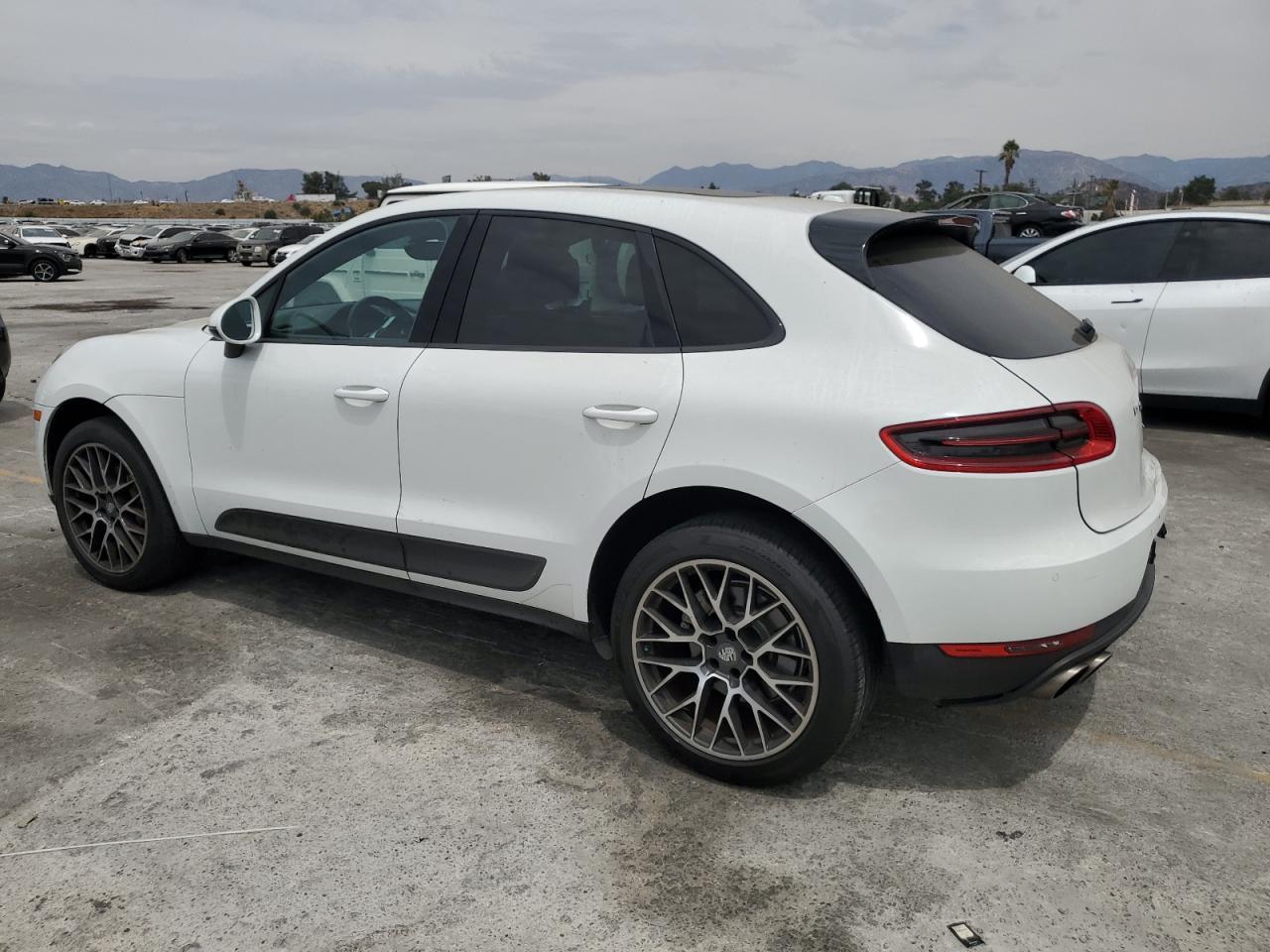 2017 PORSCHE Macan