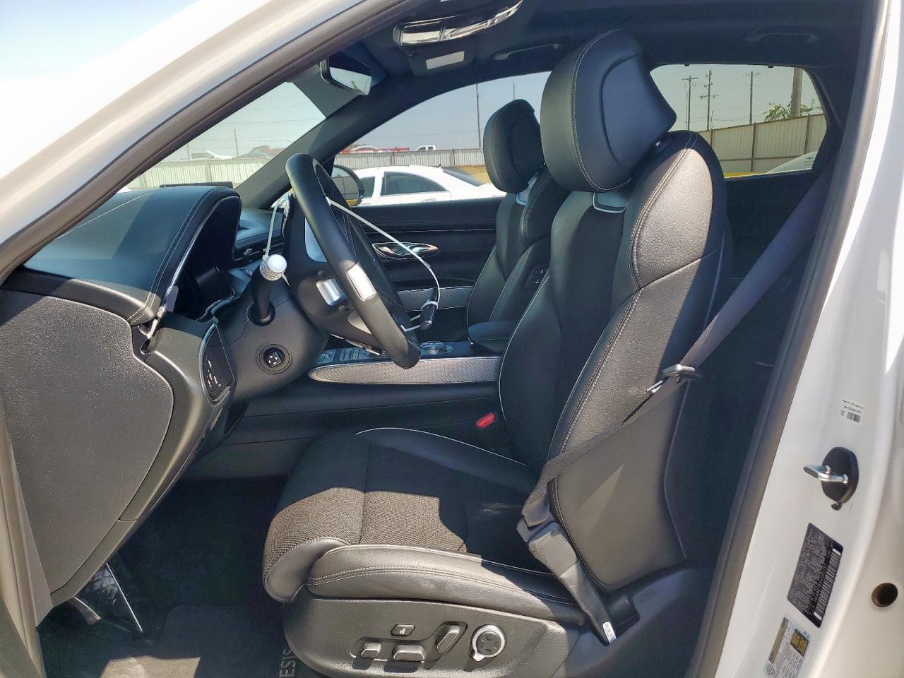 2023 GENESIS GV70
