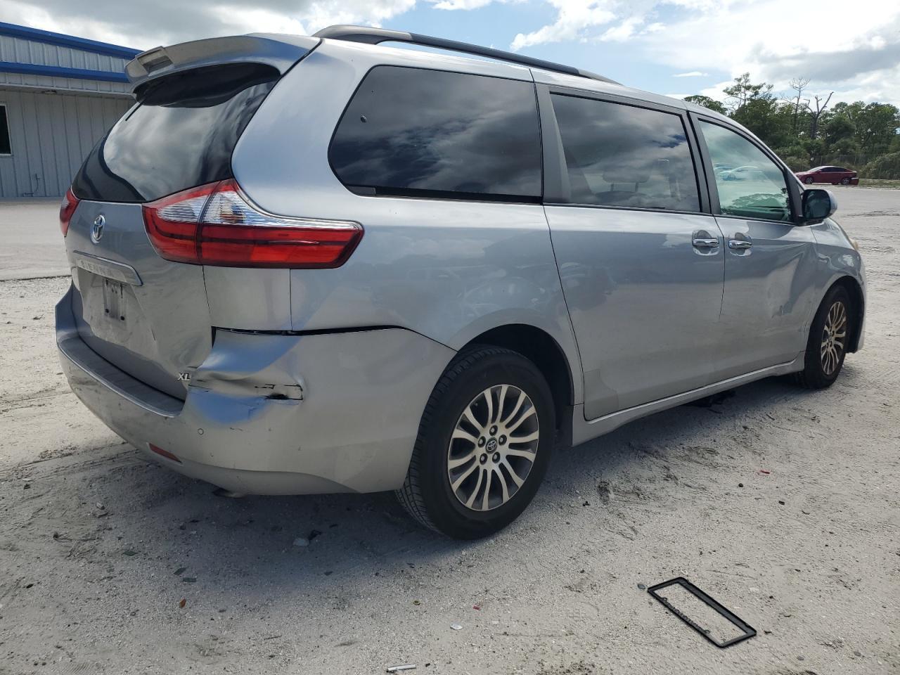 2018 TOYOTA SIENNA