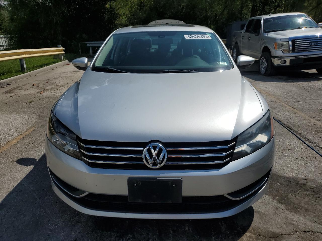 2012 VOLKSWAGEN Passat
