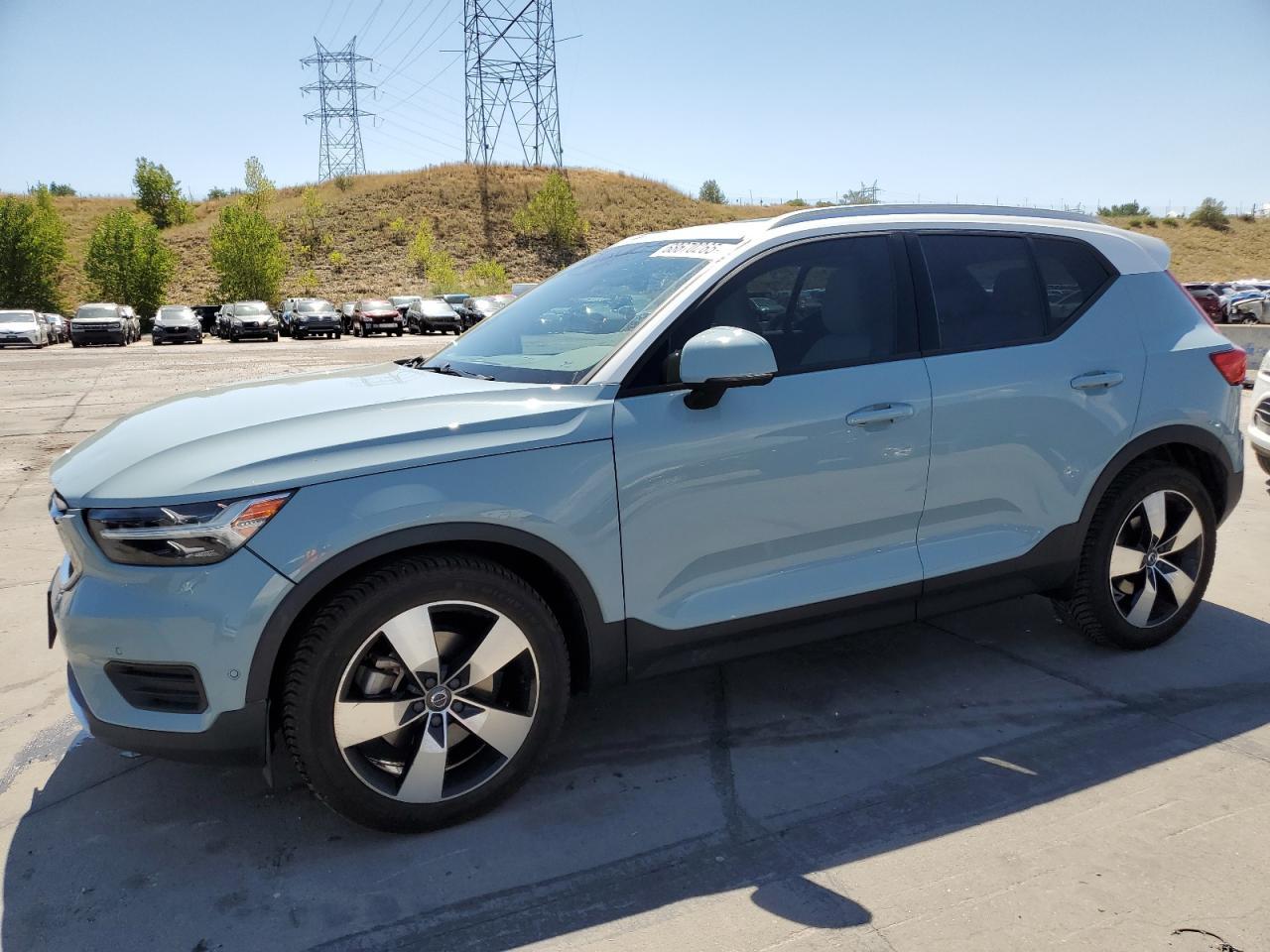2019 VOLVO XC40