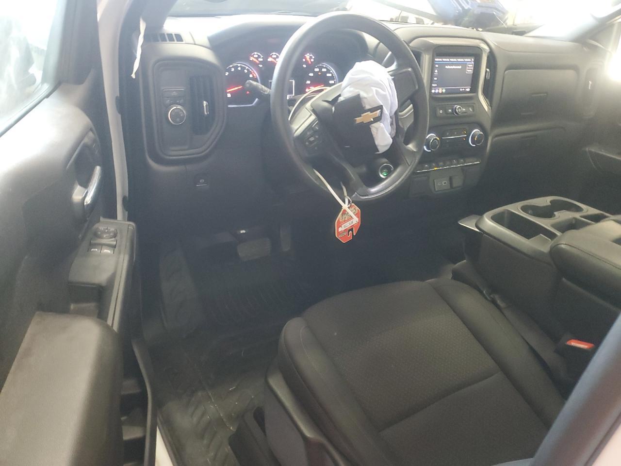 2024 CHEVROLET Silverado