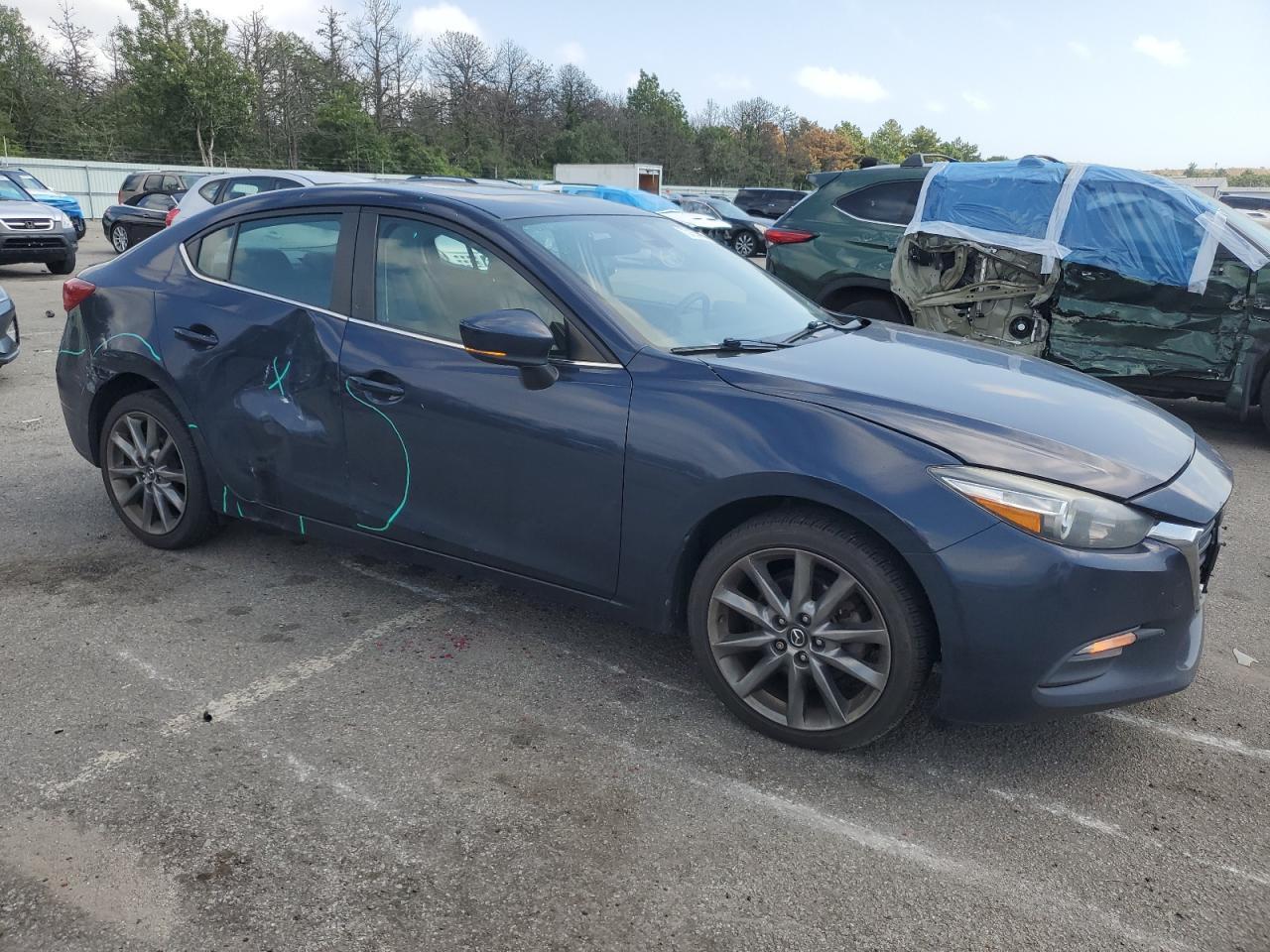 2018 MAZDA 3