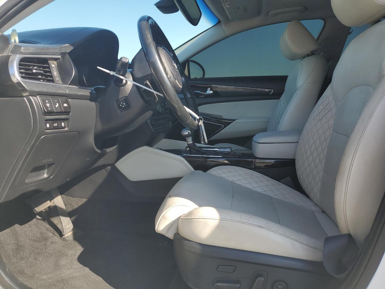2017 KIA Cadenza