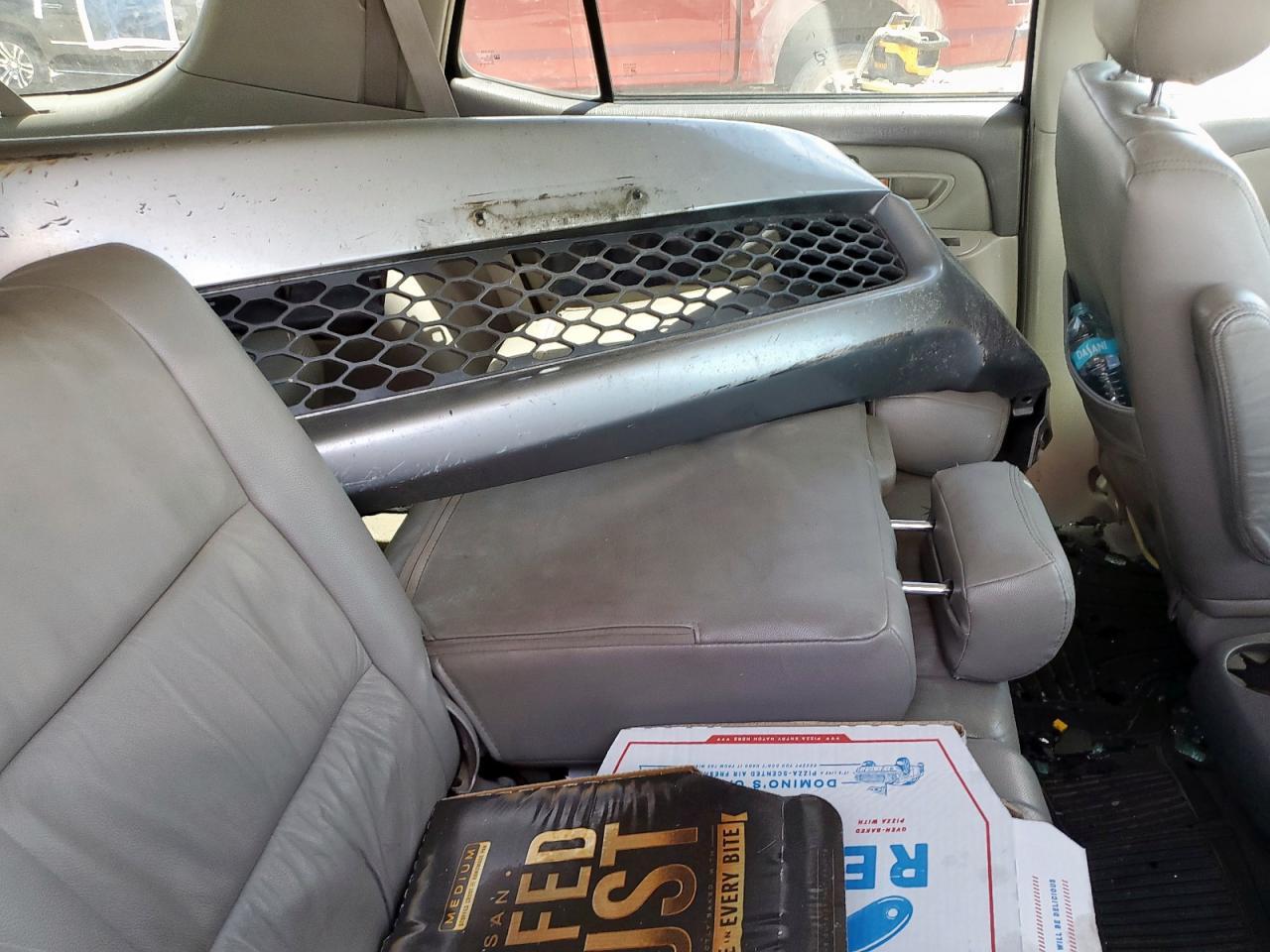 2004 TOYOTA Sequoia
