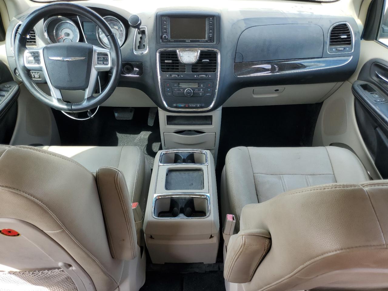 2013 CHRYSLER Town & Country